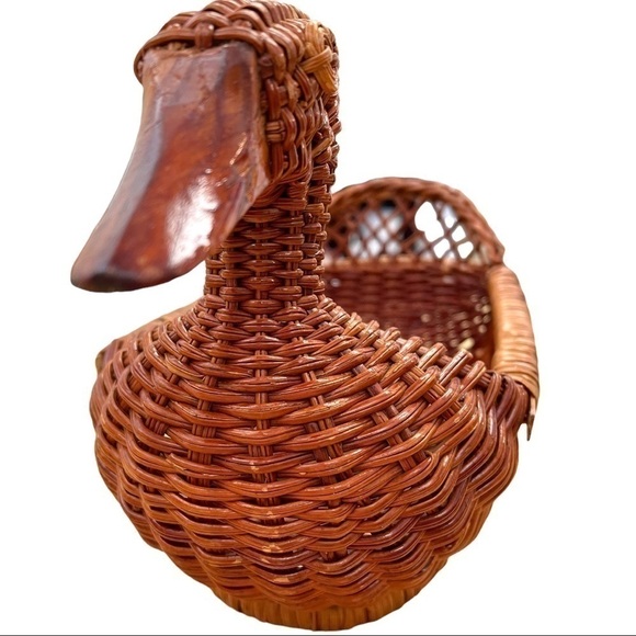 𝅺duck basket, vintage, rattan with wooden beak, handmade, about 10 inches long - Picture 3 of 5